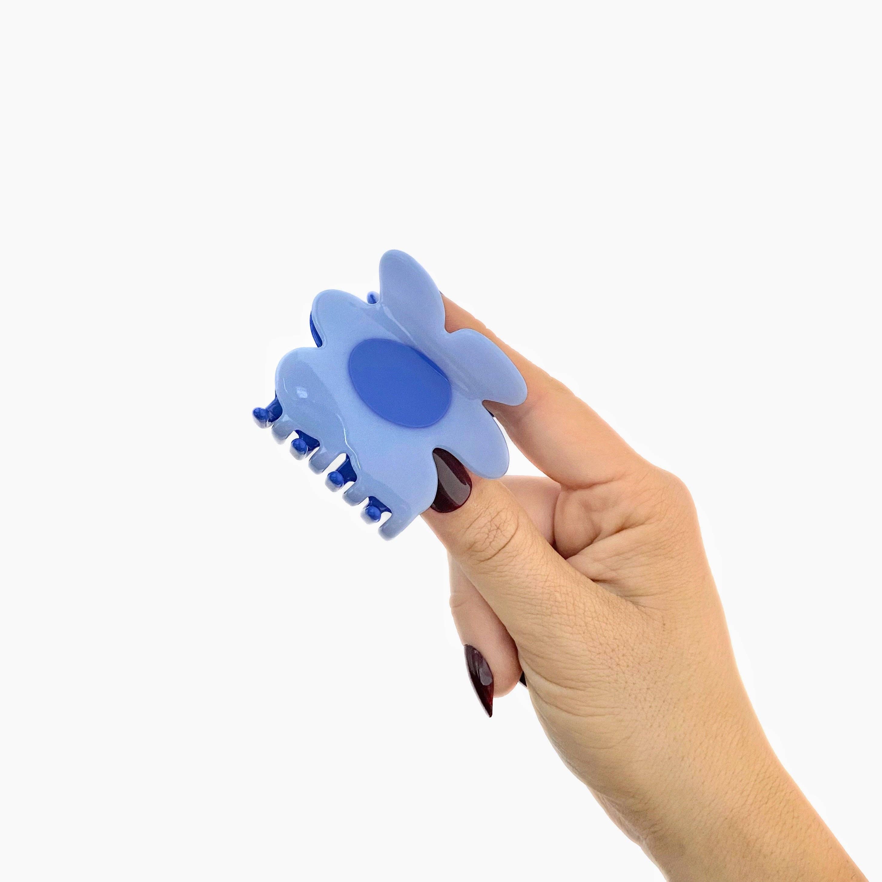 CHUNKS - Wholesale Hair Clip - Women's - Flower Claw in Periwinkle + Blue3
