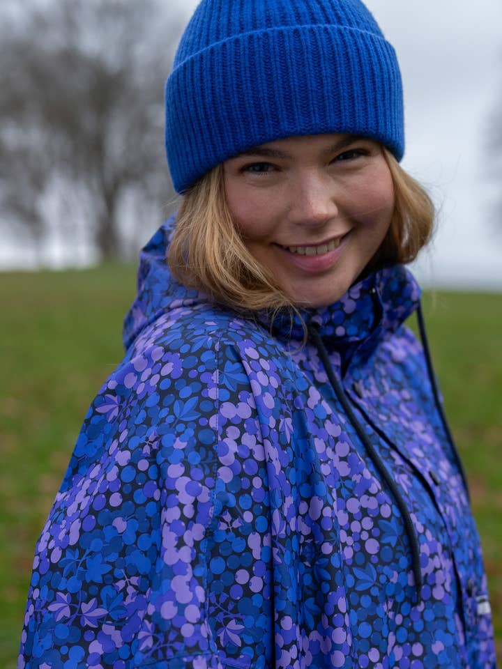 Danefae København – wholesale Poncho – Women's – Danedream Drops Rain Poncho Dark Navy BERRYGOOD2