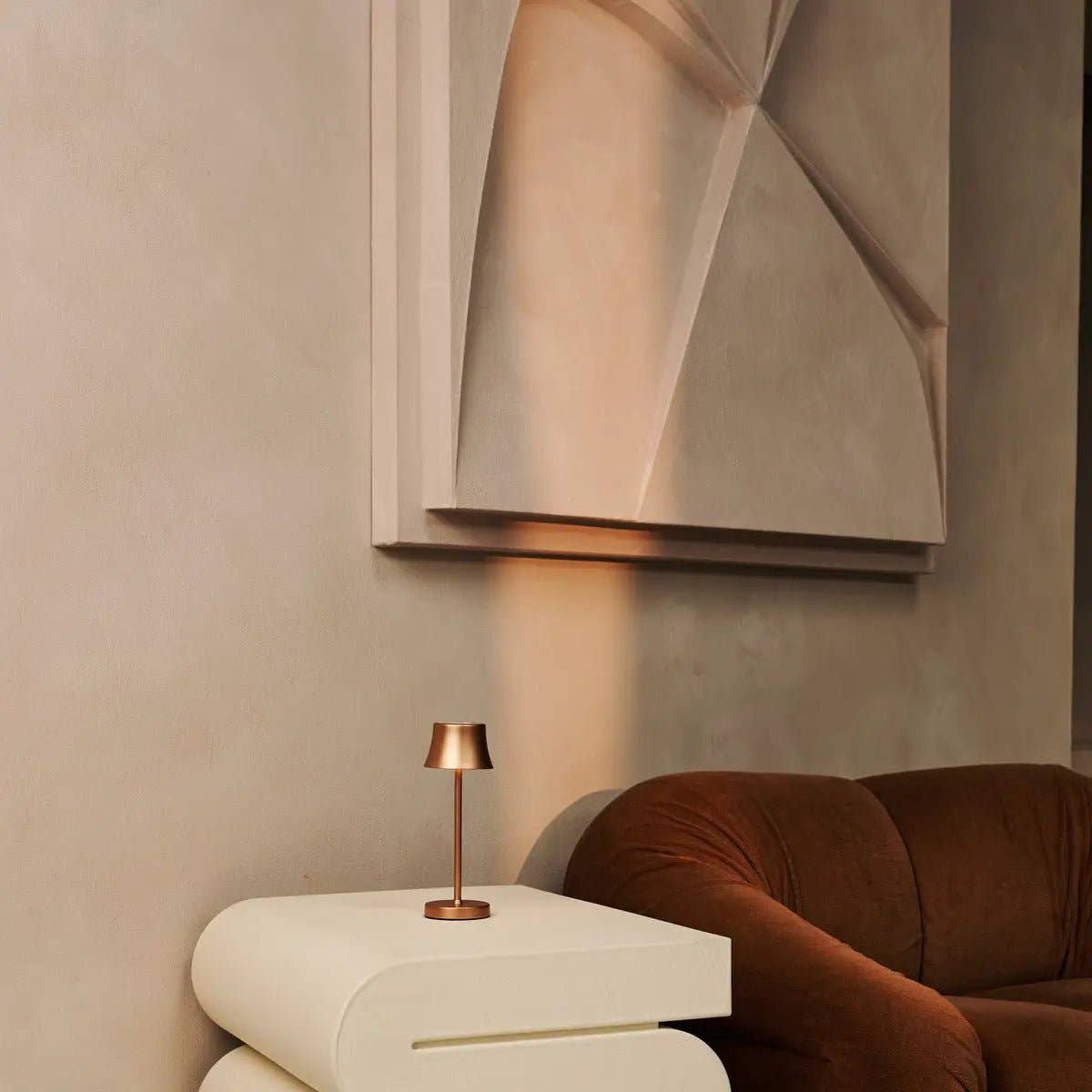 Tavellio - Venta al por mayor Lámparas decorativas/de escritorio - Conjunto Combi Profesional | 8 x Lámparas de Mesa Recargables Mini Copper De Pijp & 1 x Estación de Carga Central4