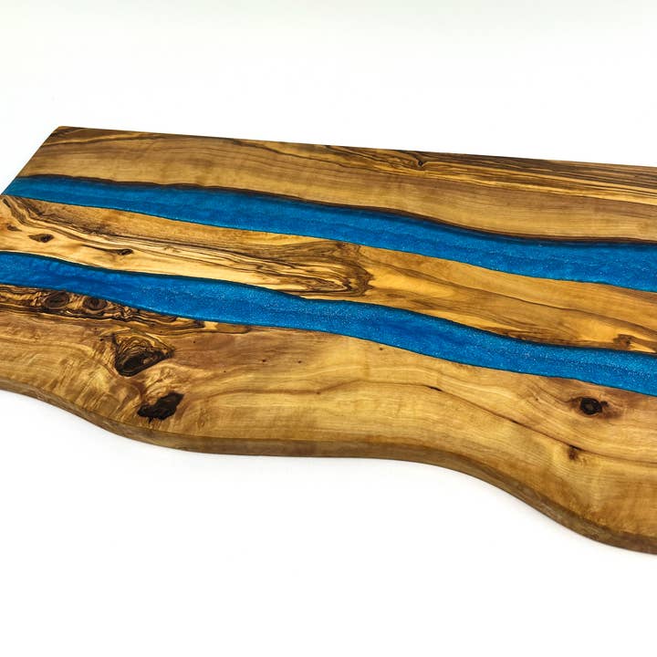 Natural OliveWood - Vente Plateaux à fromage - Planche de service en bois d'olivier et résine bleue2