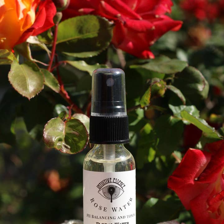 Hydrolat d'eau de rose pour la vente par Intuitive Essence