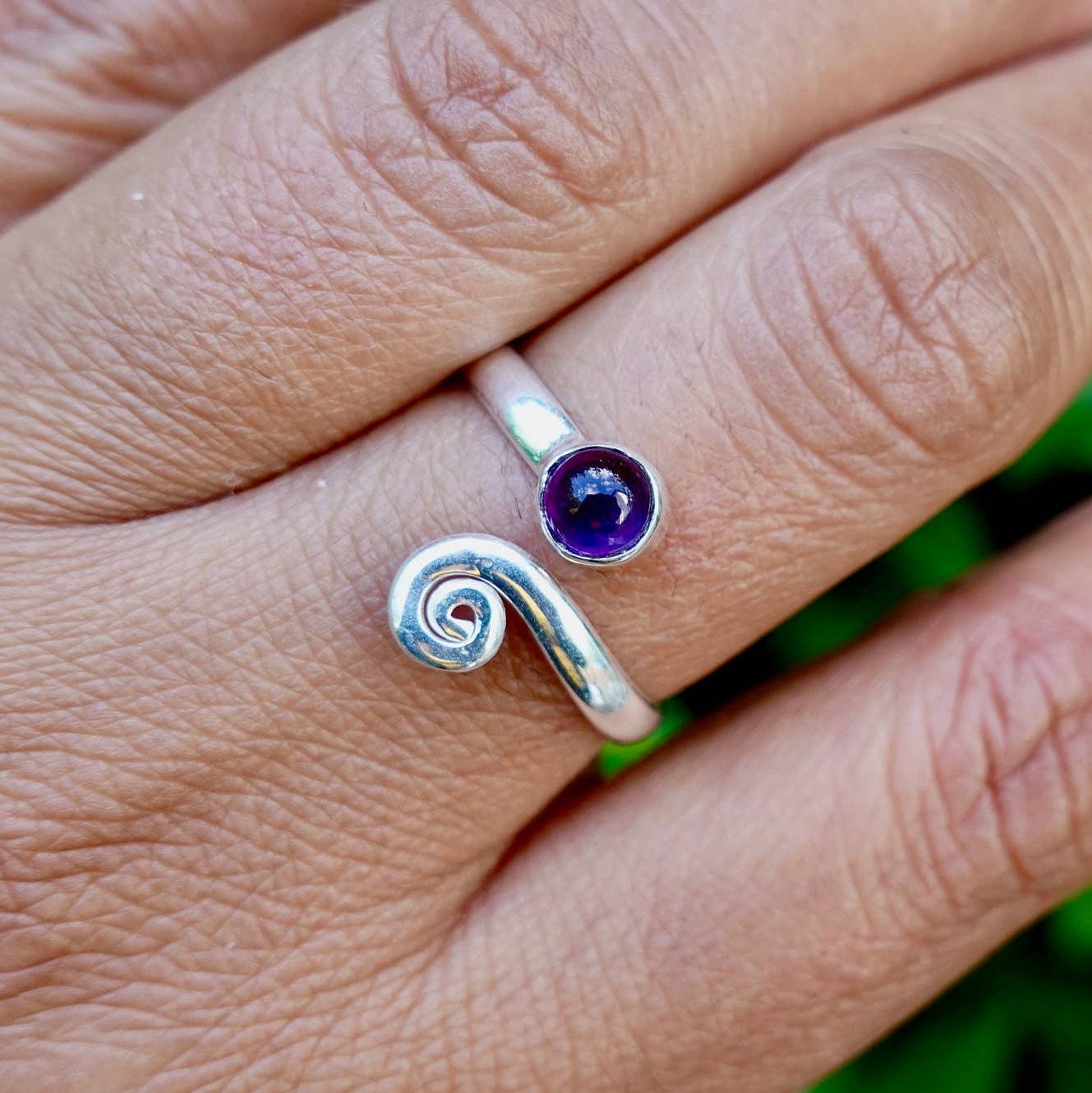 Mistry Gems - Wholesale Single Stone/Solitaire Ring - Unisex Adjustable Amethyst Ring | 925 Sterling Silver, R61A1