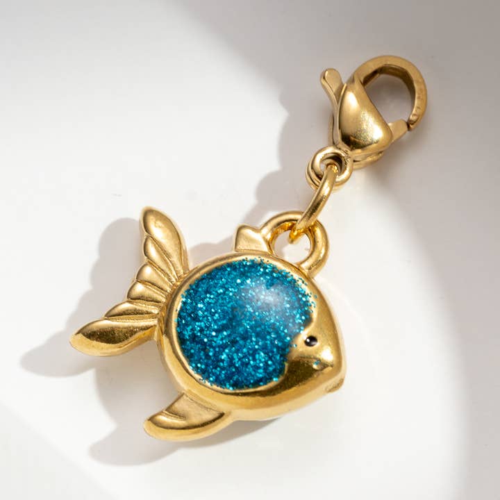 COSMOS - Wholesale Individual Charm/Pendant - Shiny enameled fish pendant in stainless steel1