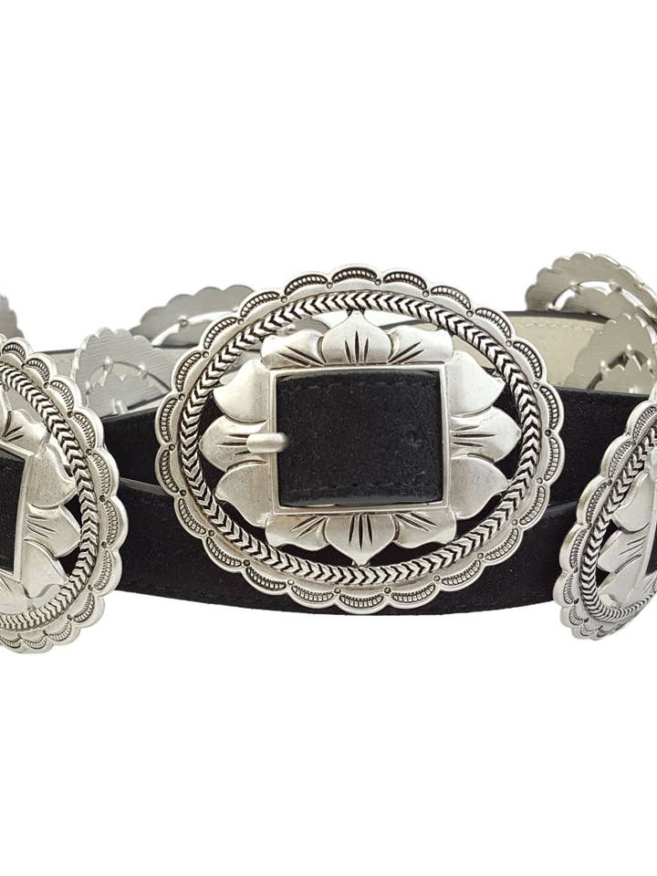 Ceinture concho à boucle entièrement fleurie en cuir suédé pour la vente par Axesoria West