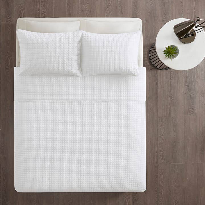 Olliix - Wholesale Bedding Set - Checkered Quilted 3-Piece Reversible Coverlet Set, White2
