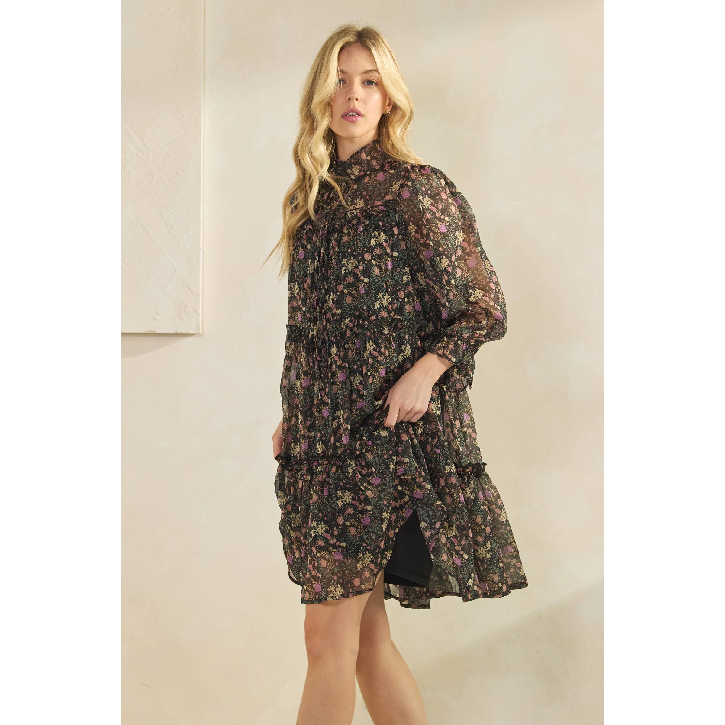 Sage + Fig - Wholesale Dress - Women's - VINTAGE-INSPIRED FLORAL TIERED RUFFLE DRESS (SD7768)4