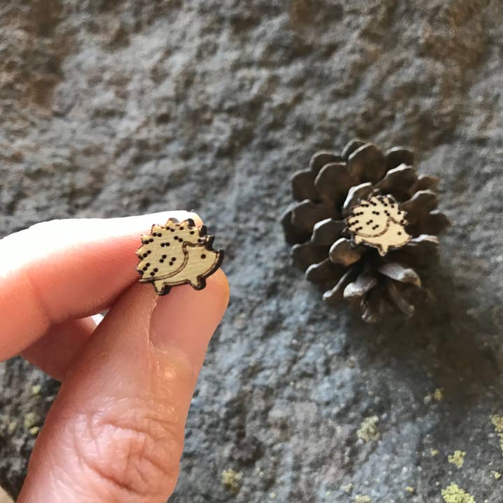 Boucles d'oreilles à tige hérisson pour la vente par Simply Me • Gentlemen Est. 2017 LLC