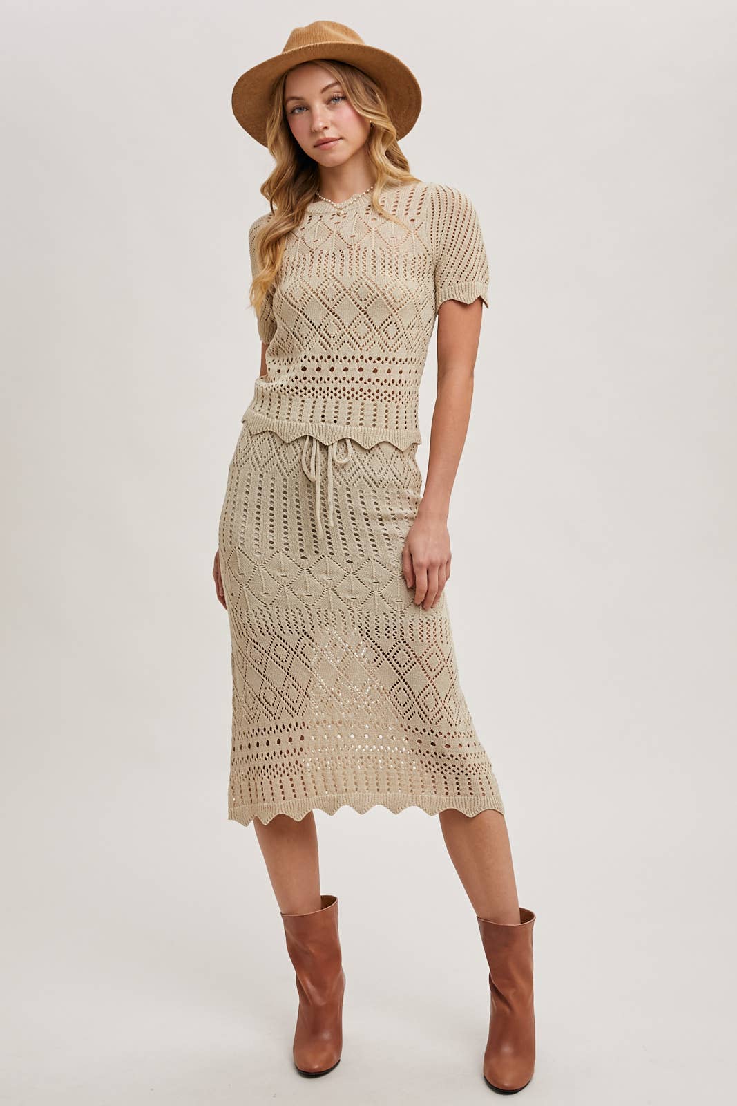 Bluivy – Großhandel Set aus Oberteil und Rock – Damen – GEHÄKELTES STRICKPULLOVER UND ROCK MIT WELLENSAUM-SET1