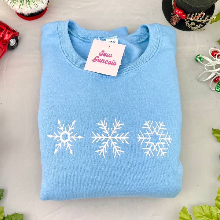 Cuello redondo bordado con copos de nieve para venta al por mayor de SewGenesis