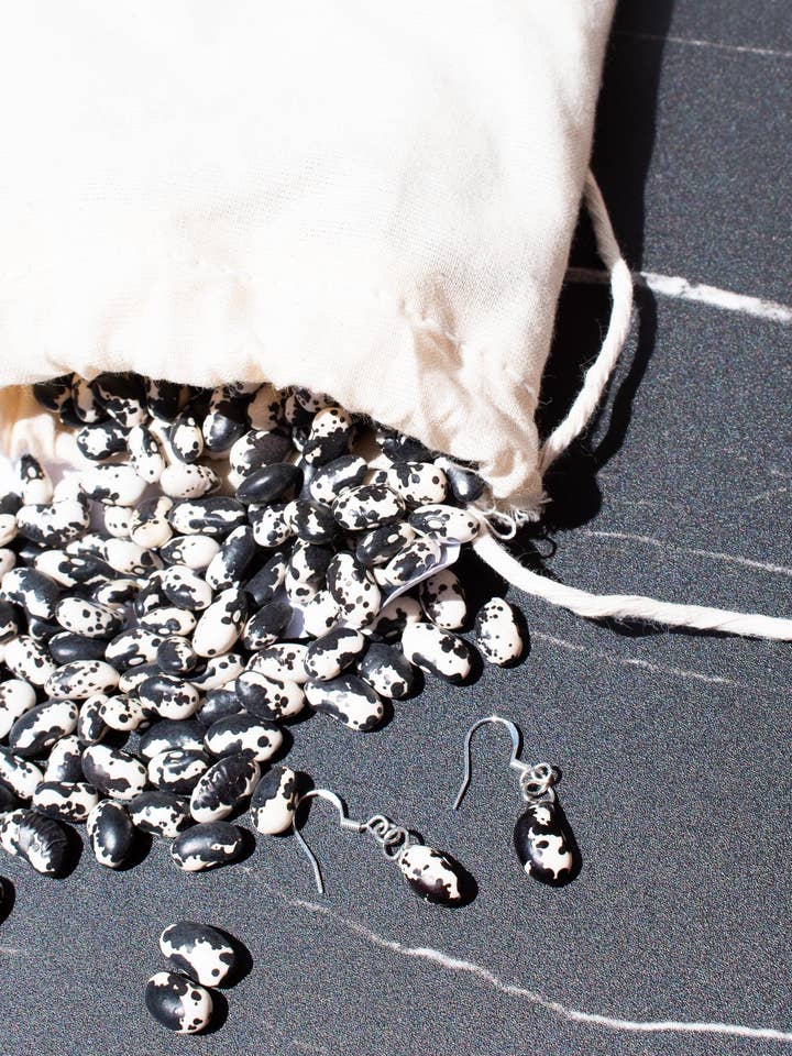 Orecchini Pendenti con Fagioli Orca Reali: Leggeri in Bianco e Nero per la vendita all'ingrosso da parte di Shutterhaus