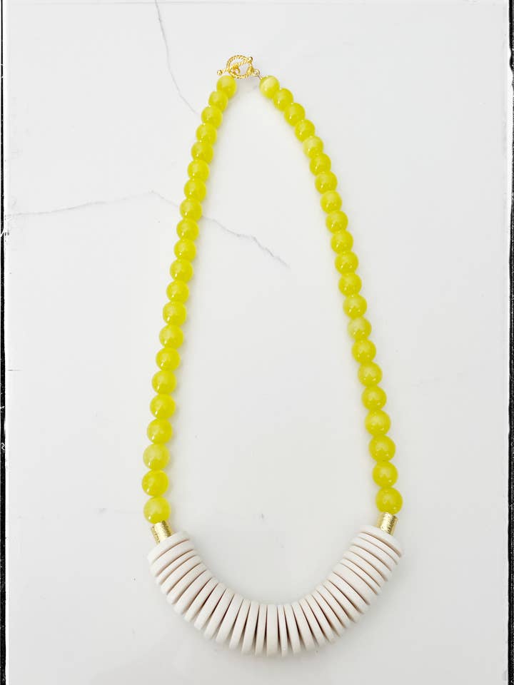 Kurze gelbe Edelsteinperlenkette mit Katzenaugen aus Kokosnussholz für den Großhandel von GentrybyJenna