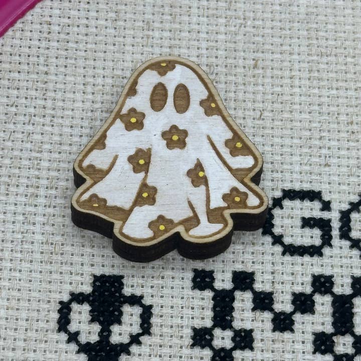 Velvet Guillotine - Wholesale Embroidery/cross-stitch supplies - Daisy Ghost Needle Minder for Embroidery & Stitching5