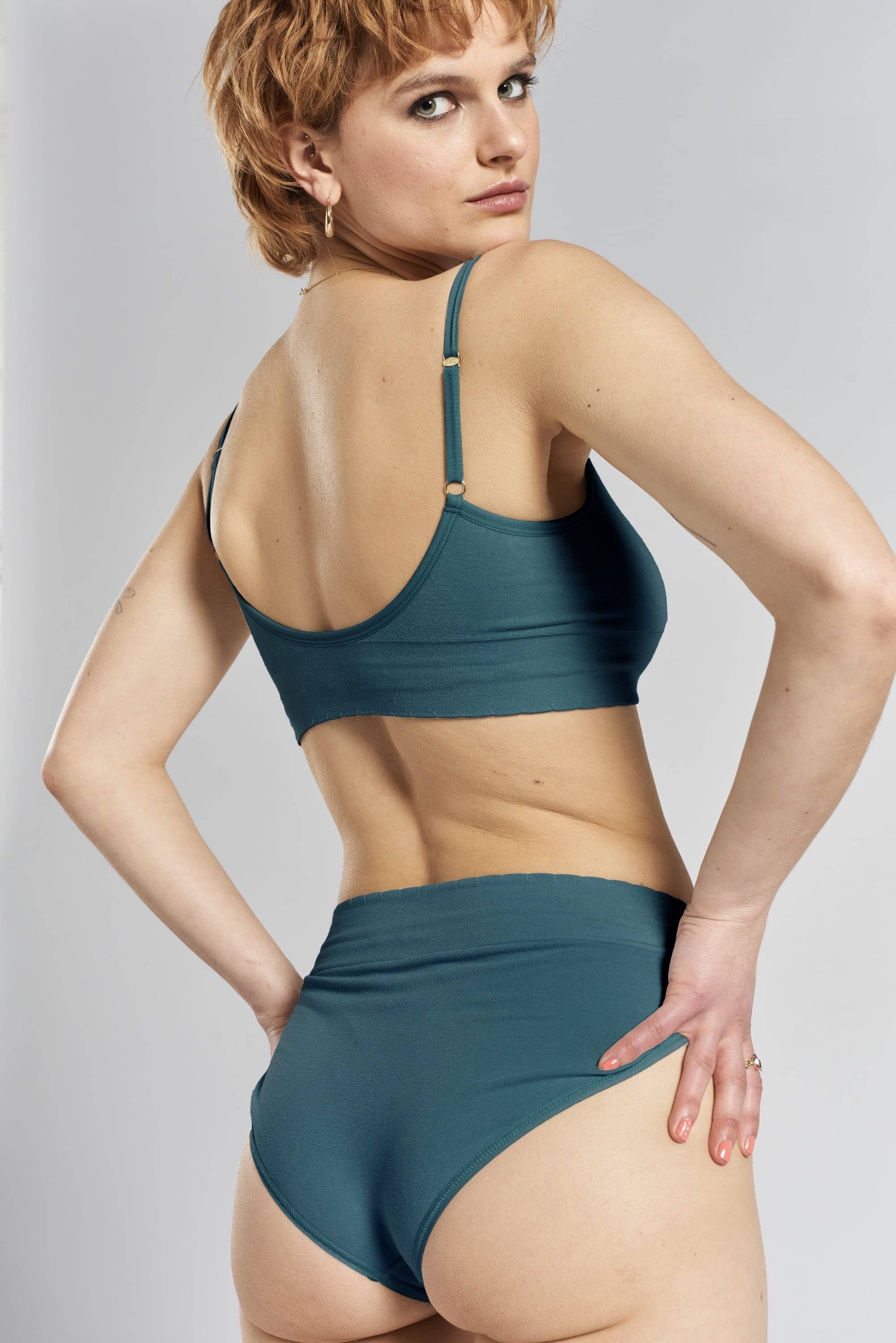 Bleu Seabed Bralette en bambou extensible sans couture Acacia - Bleu Seabed en vente sur Faire4