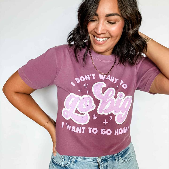 T-shirt drôle "Voir grand ou rentrer chez soi", T-shirt graphique (Copie) pour la vente par Mugsby