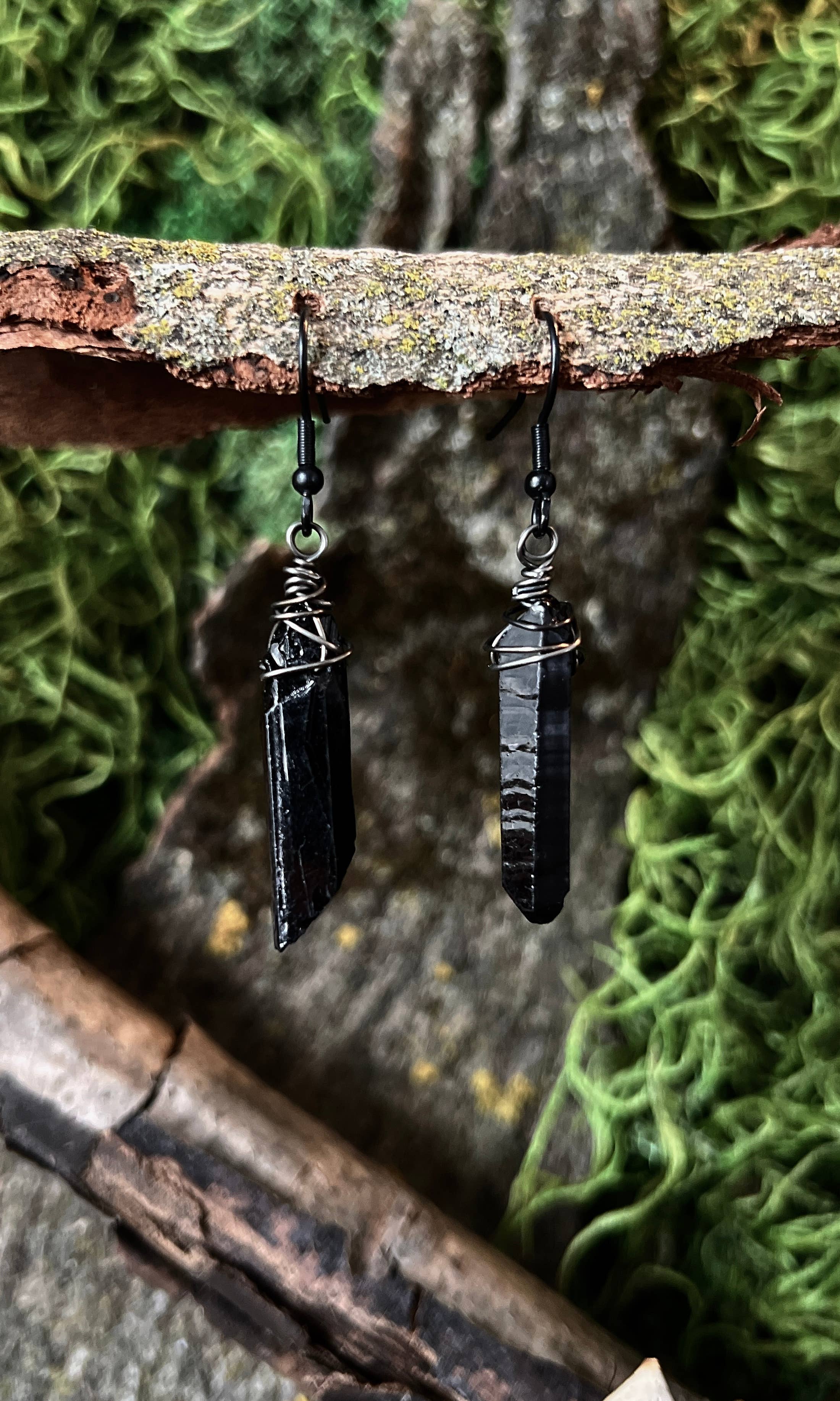 SOVRIN - Wholesale Dangle Earrings - SIMPLE BLACK CRYSTAL EARRINGS1