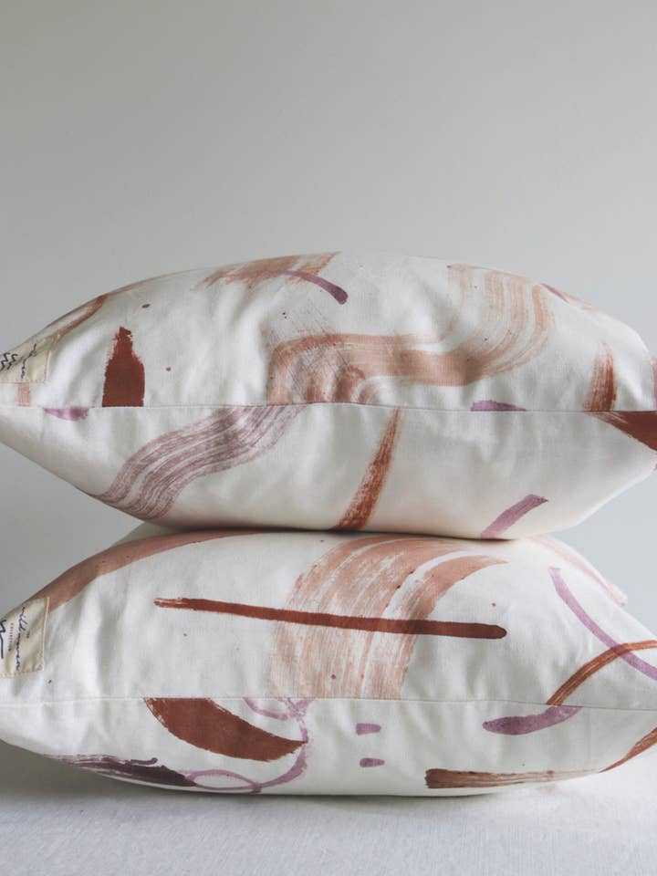 Handbemaltes Wurfkissen für den Großhandel von Wild Woven Collection