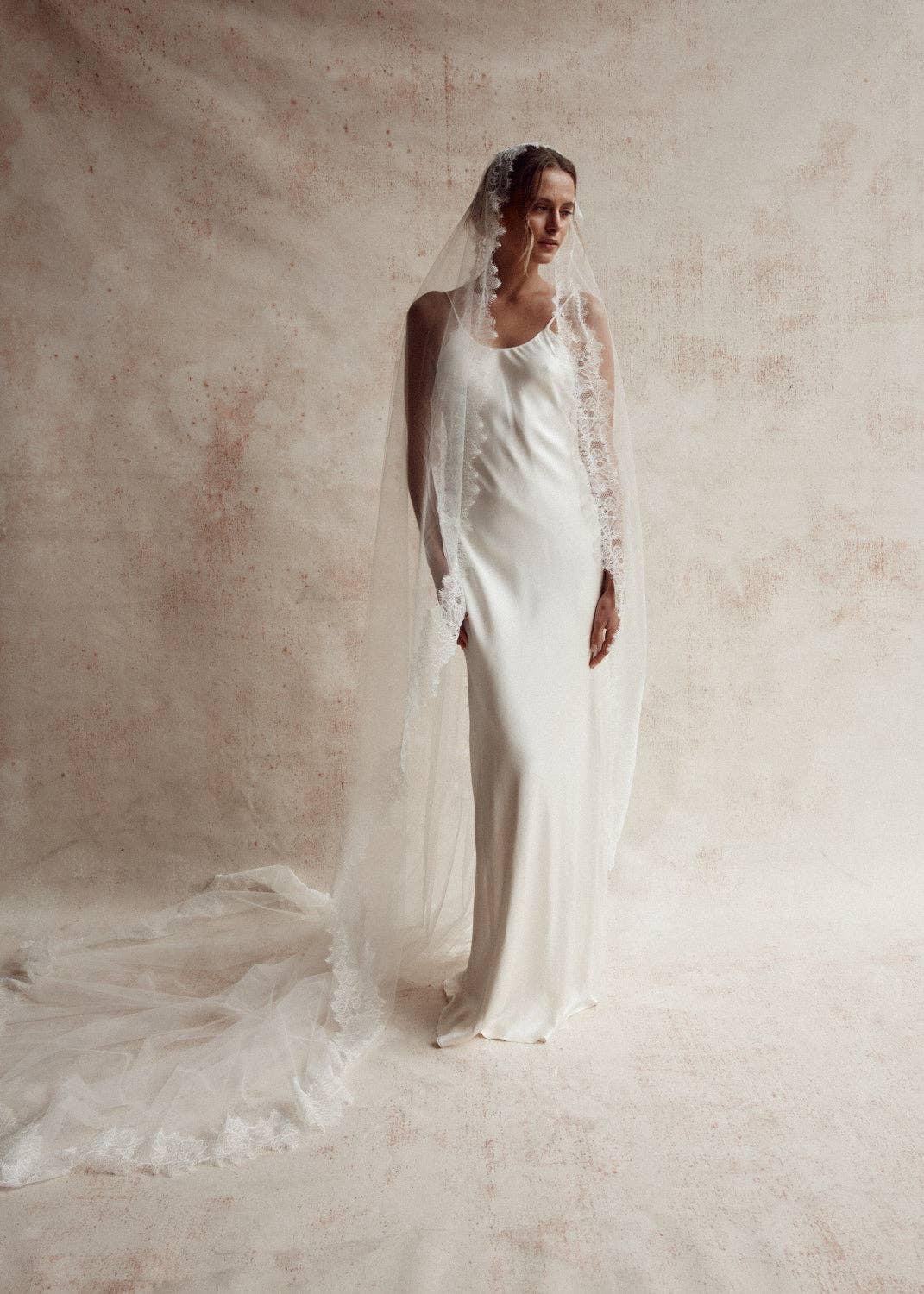 Dove Grey Accessories - Wholesale Veil - Women's - EMMY MANTILLA VEIL0