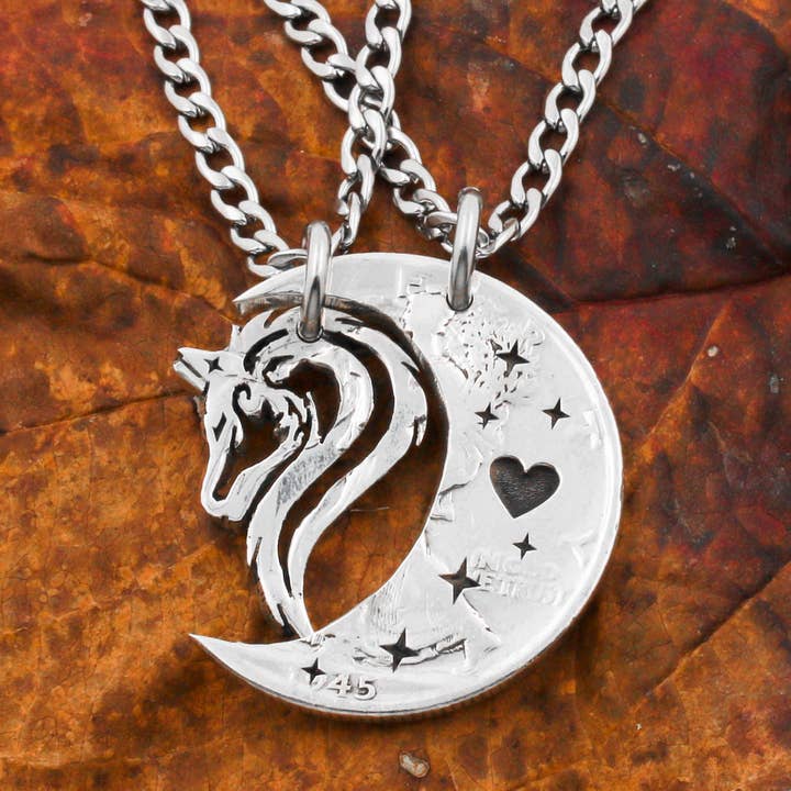 Stamvarg och månhalsband, litet graverat hjärta och stjärnor för wholesale av NameCoins