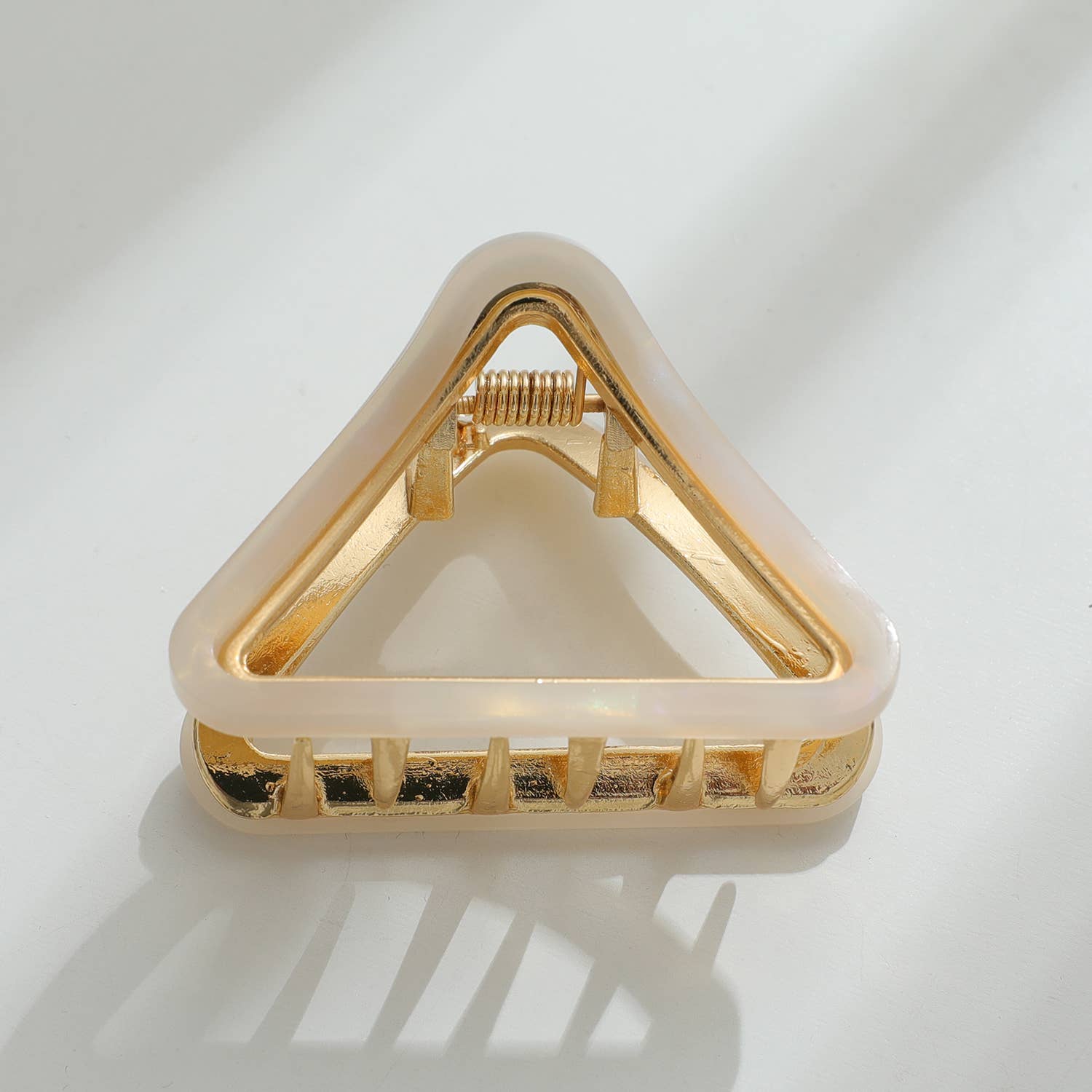 Assortiment Adorro Amelie | Petite pince griffe triangulaire classique en métal en vente sur Faire9