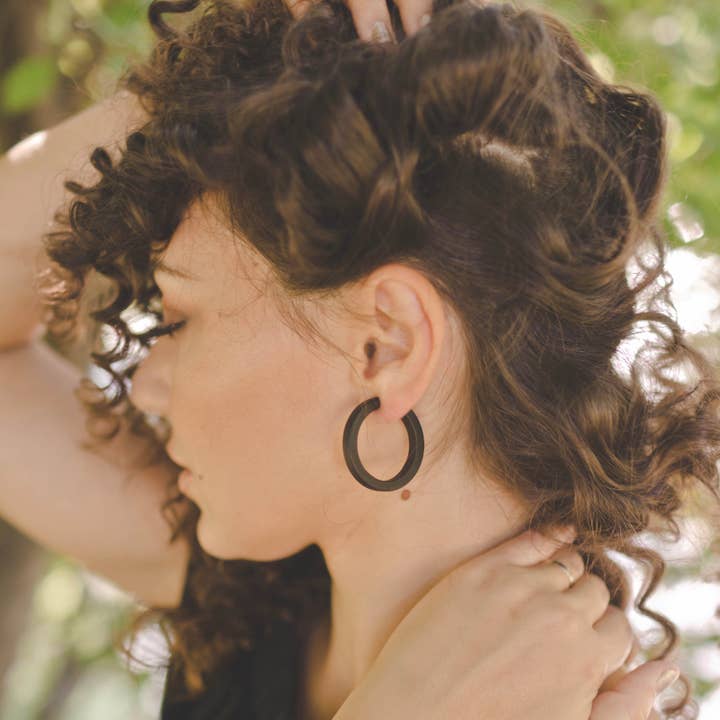 Leetie Lovendale – wholesale Hoop-örhängen – Mint grön marmorerad Matt klassiska Hoop-örhängen1