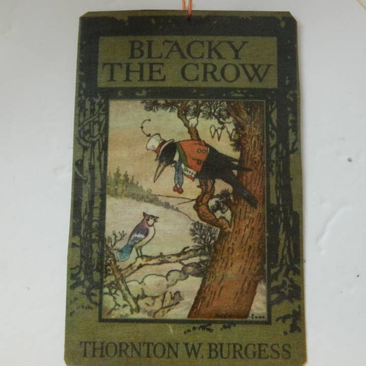 Couverture de livre antique ornement Blacky the Crow pour la vente par Sarah Wood Studio
