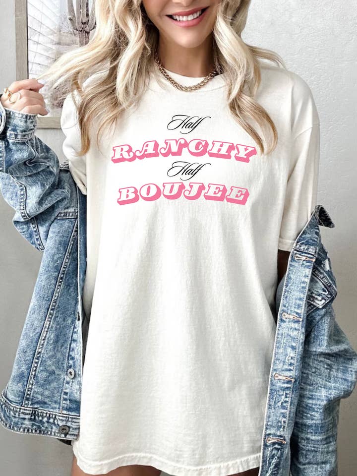 Half Ranchy T-shirt met halve boujee voor wholesale door Altar Call Ranch Co.