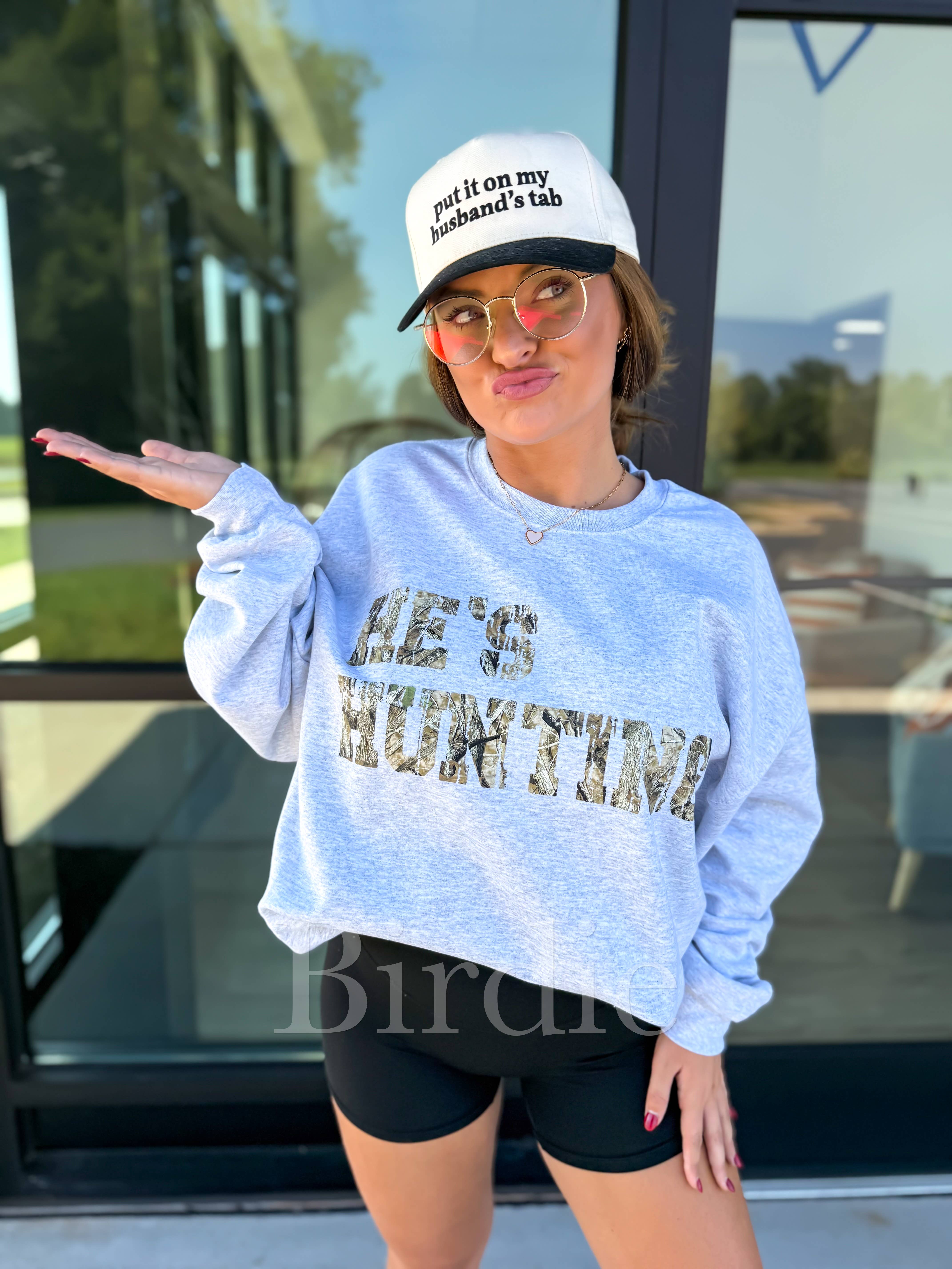 birdie - Wholesale Graphic Sweatshirt - Women's - He's Hunting Graphic Crewneck on Ash Gray1