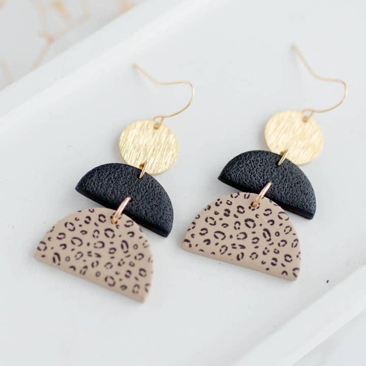 Pendiente de arcilla | Wild Tiered Dangles | Colección Wild para venta al por mayor de Hazel n Blue