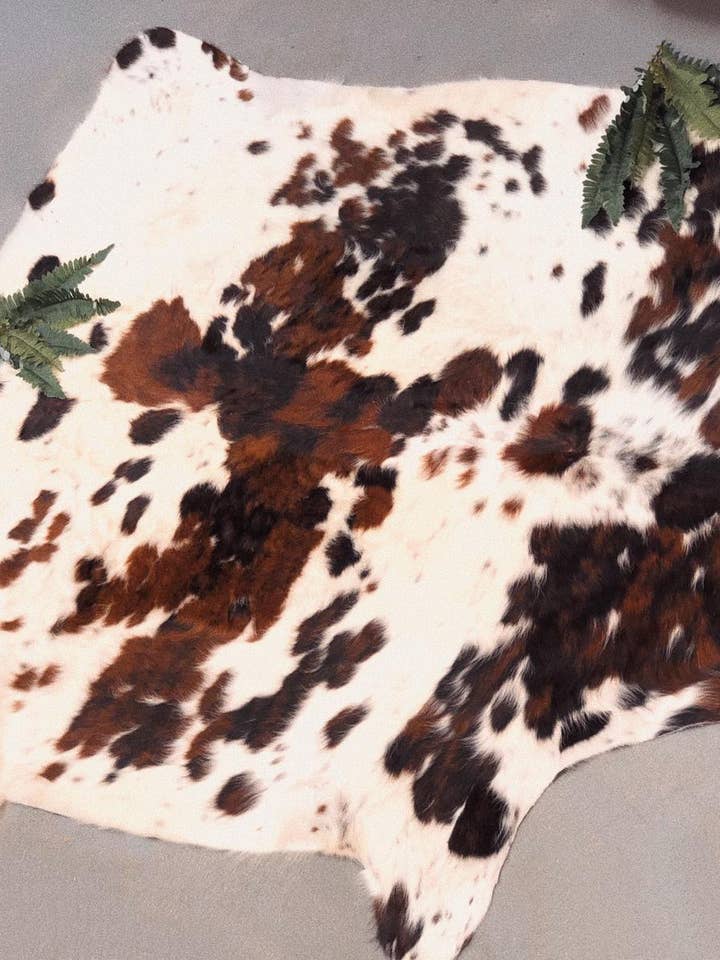 James Tricolor Cow Hide vloerkleed voor wholesale door Charlie Leather