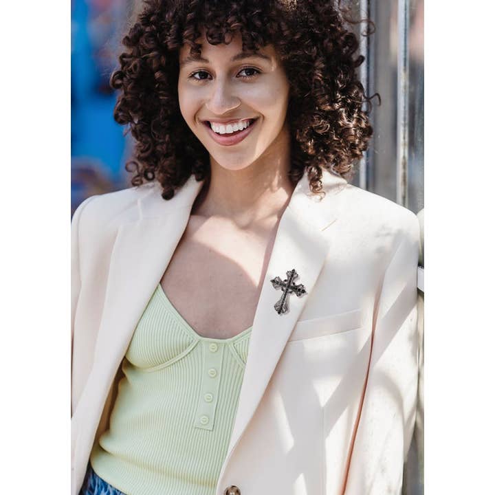 AK Brand - Vendita all'ingrosso Spille - Spilla a forma di croce religiosa argentata con strass60