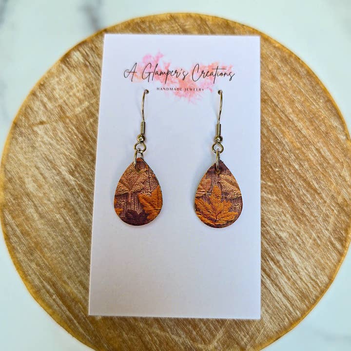 Efterår Faux Broderede Blade MINI Dråbeformede Læderøreringe for engroshandel hos A Glamper's Creations LLC