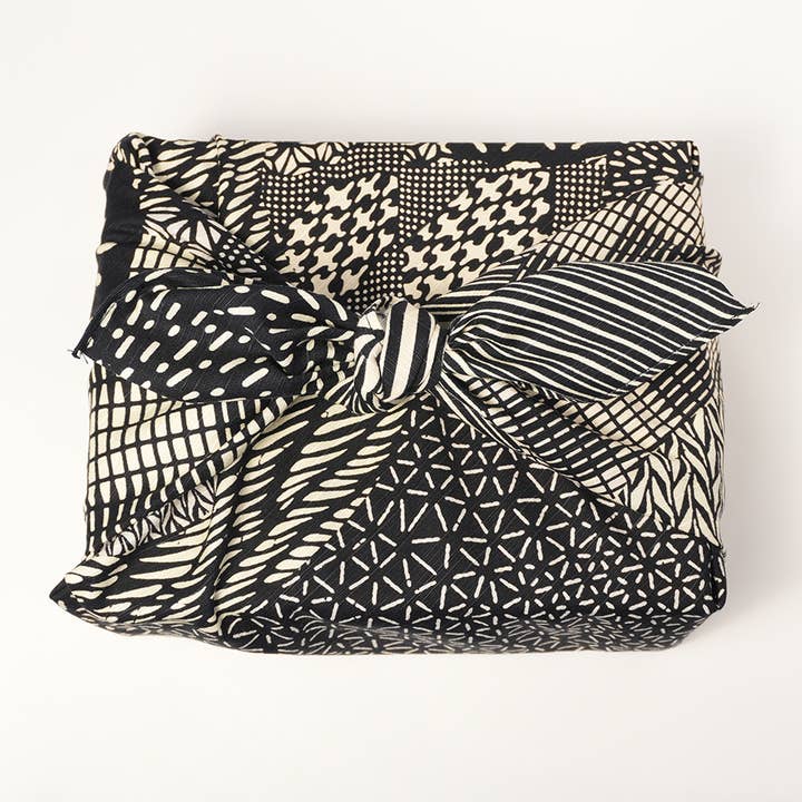 Emballage cadeau en tissu/Furoshiki/Japonais/70cm×70cm Marutori Komon Noir pour la vente par KASHIKO
