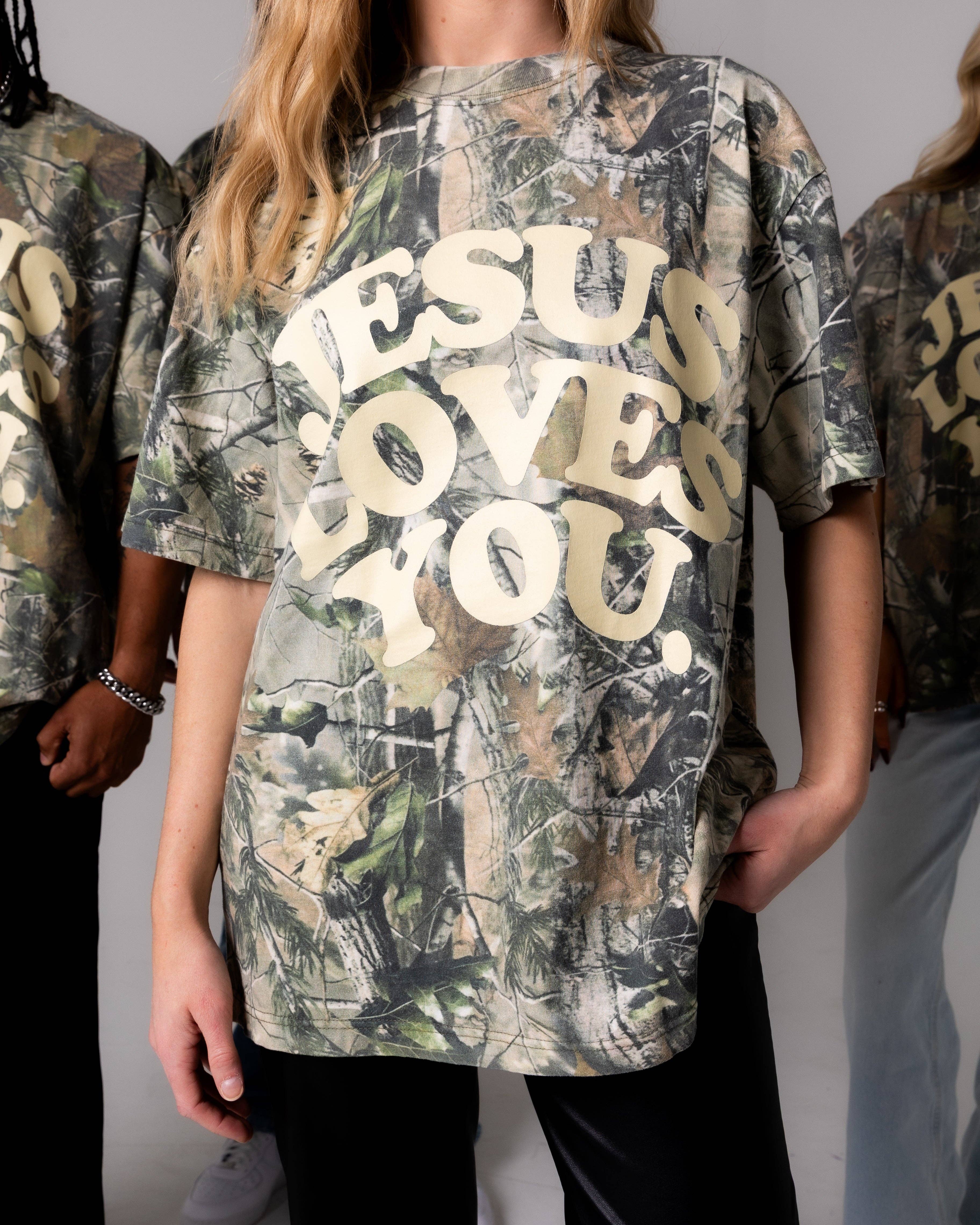 Jesus Loves You Company – wholesale T-shirts med screentryck – Dam – LMTD || Tungvikt Camo T-shirt || Oversized {Klar för leverans}2