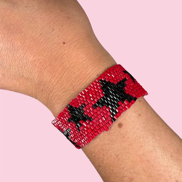 Camel Threads - Wholesale Woven/Braided Bracelet - RED AND BLACK STAR ADULT BRACELET