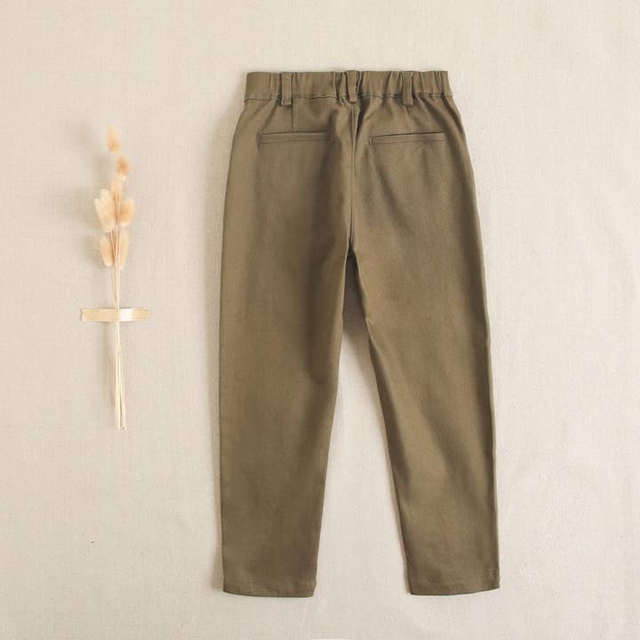 militair groen Dunne chino voor kinderen in kaki kleur voor groothandel op Faire