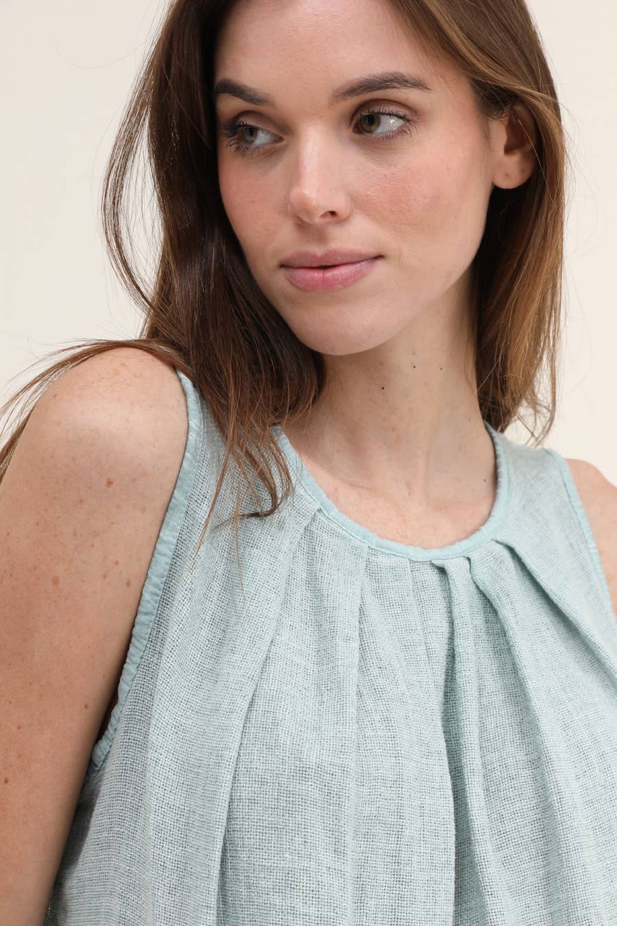 NAÏS PARIS – Engroshandel Bluse - Dame – Top med flæsekant ved halsen11