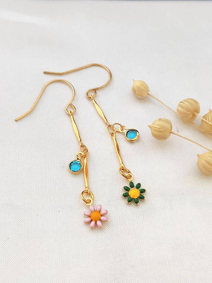 Pendentes de Margarida Assimétricos • Esmalte Pastel Despareado por atacado de noca Jewelry