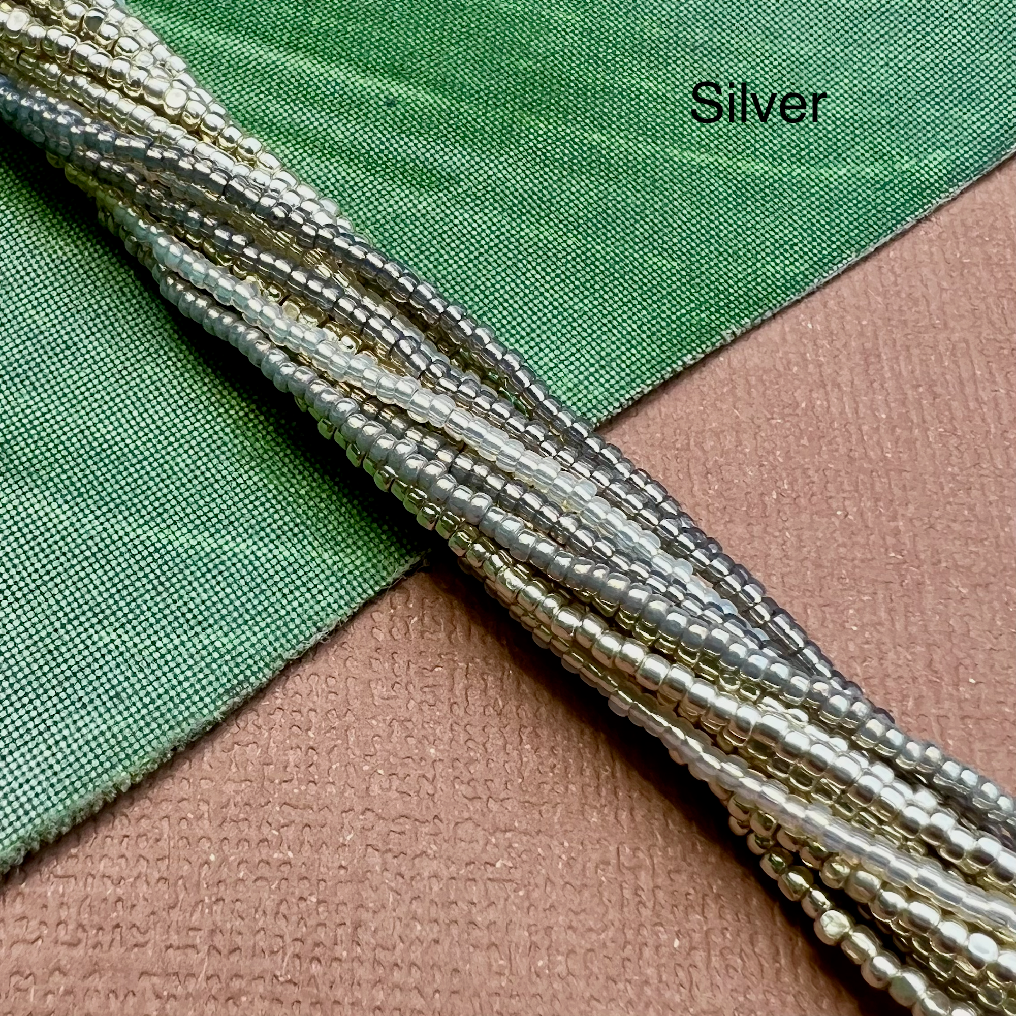 Bead Goes On – Colar com missangas/pérolas por atacado – Colares Grossos de Missangas de Múltiplas Fios - Fecho de Botão de Lótus19