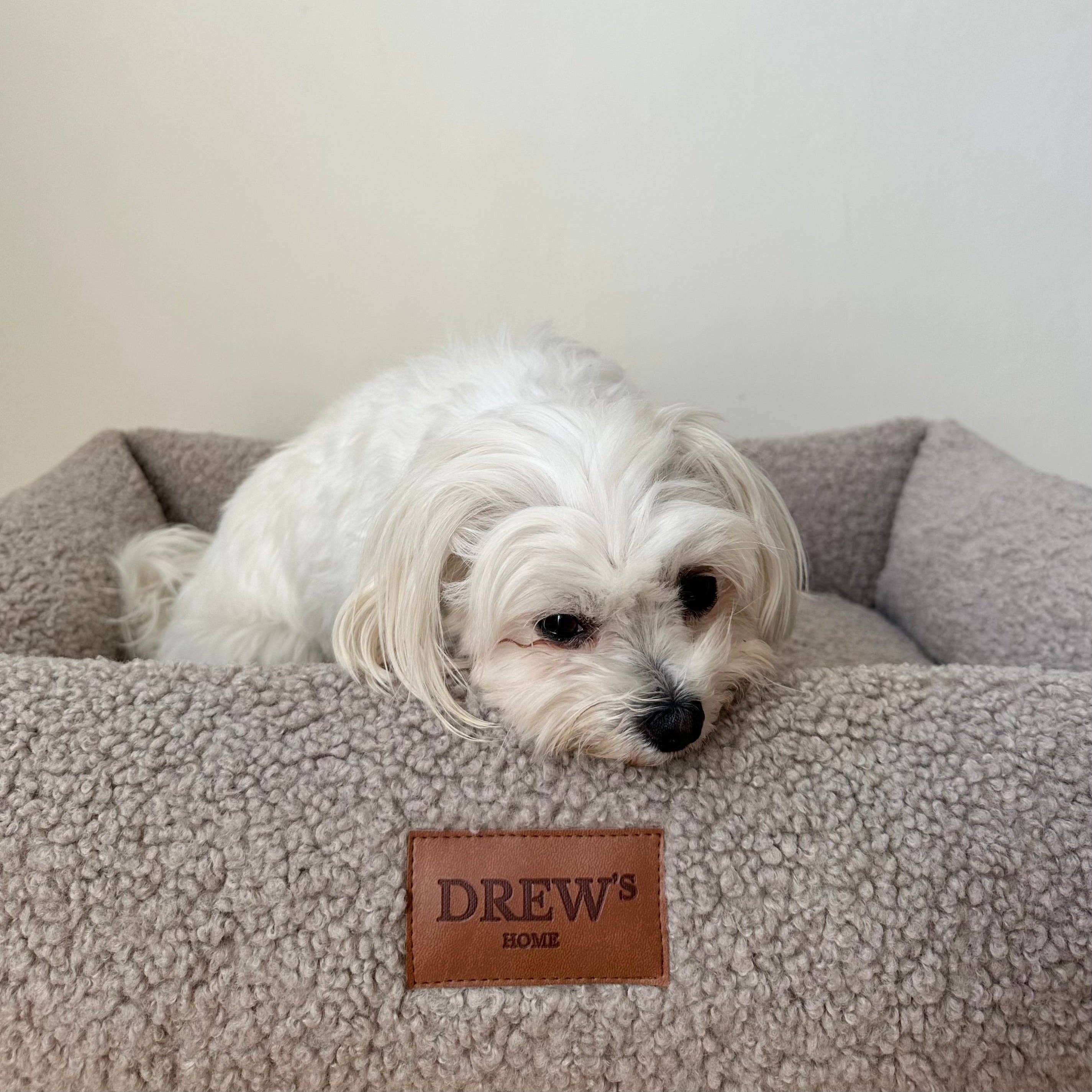 Taupe Nuna dog bed - Teddy soft & washable dog bed made of memory foam (taupe) for wholesale on Faire5