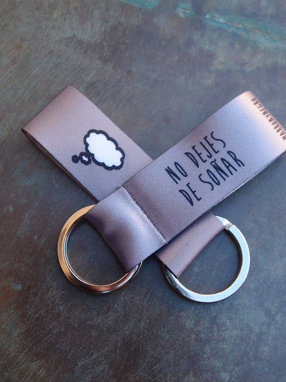 Don't stop dreaming keychain for wholesale by Marronynegro