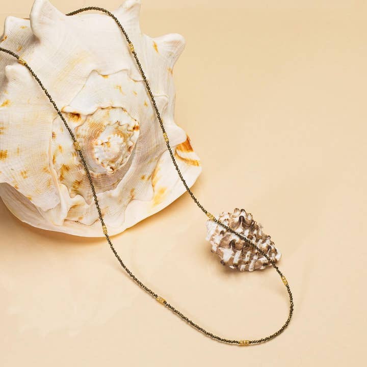 GAYA PYRIT LANG HALSKÆDE for engroshandel hos Une A Une