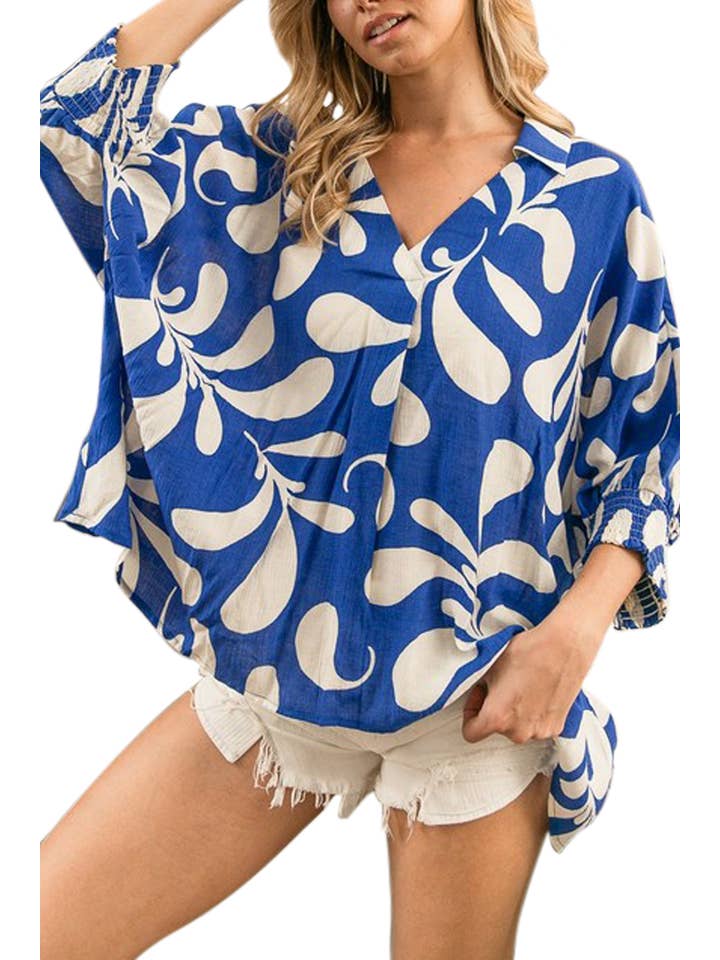 AZUL ROYAL Top de corte solto com decote profundo estampado para venda a revendedores na Faire