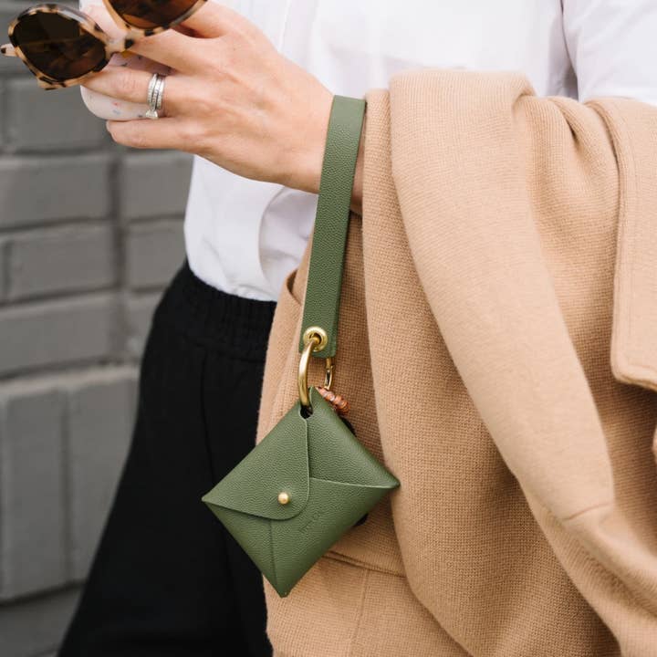 Avryn Co. – wholesale Wallet – Women's – Moss Green Pebbled Leather Wristlet Wallet Set3