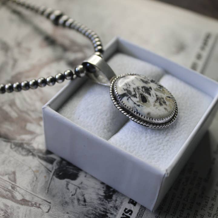 Weißer Büffel-Anhänger für den Großhandel von The Diamond J