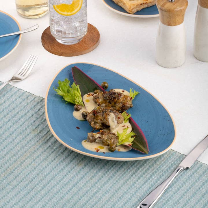 Piatto Triangolare in Porcellana | Servizio da Tavola Artistico, 11,4" per la vendita all'ingrosso da parte di Ariane Fine Porcelain