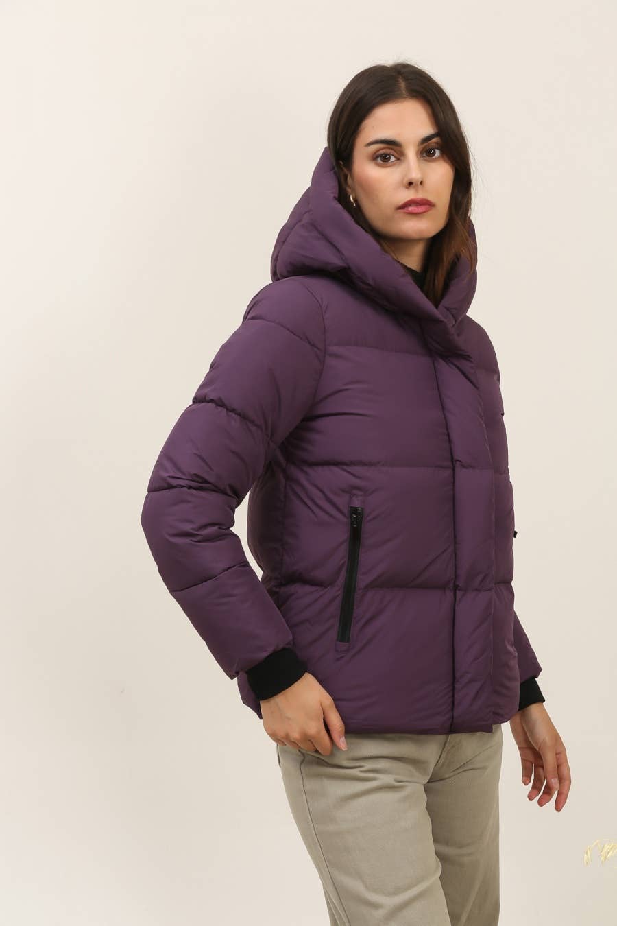 Attrait Paris - Wholesale Puffer Jacket - Women's - Short hooded jacket with side edges23