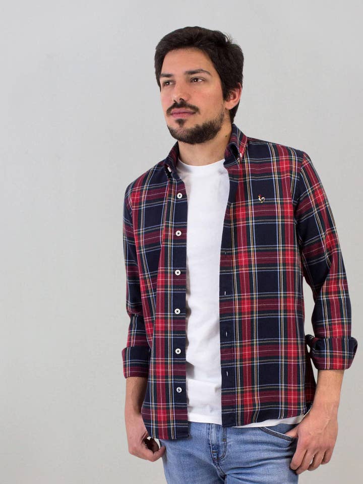 Marineblaues Hemd mit roten Karos für den Großhandel von Patadegayo