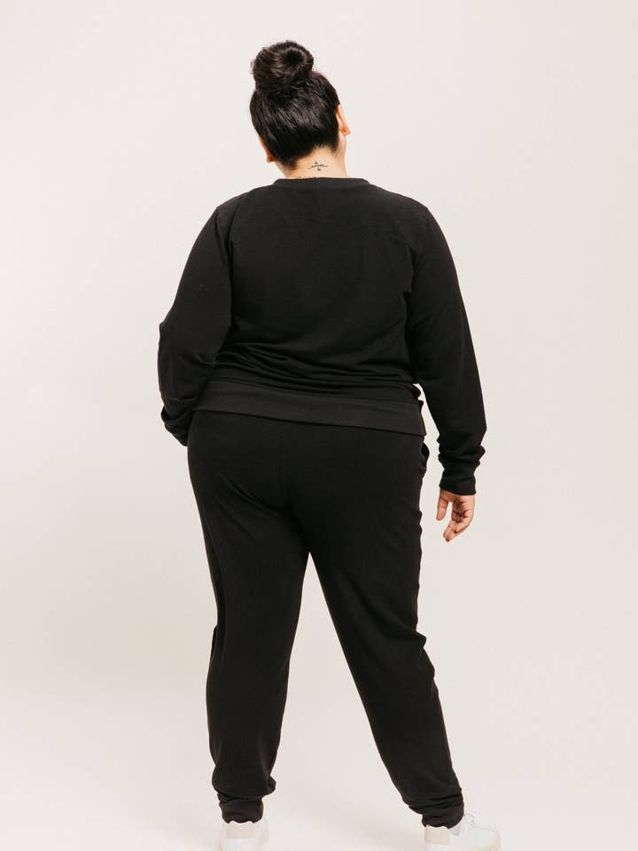 Klassisk SoftCore Jogger i Sort for engroshandel hos Ocio Leisurewear