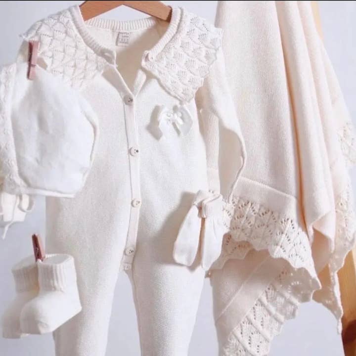 Nipperland – wholesale Clothing set – Baby – Knit Newborn Girl Coming Home Outfit: Organic Cotton Layette3