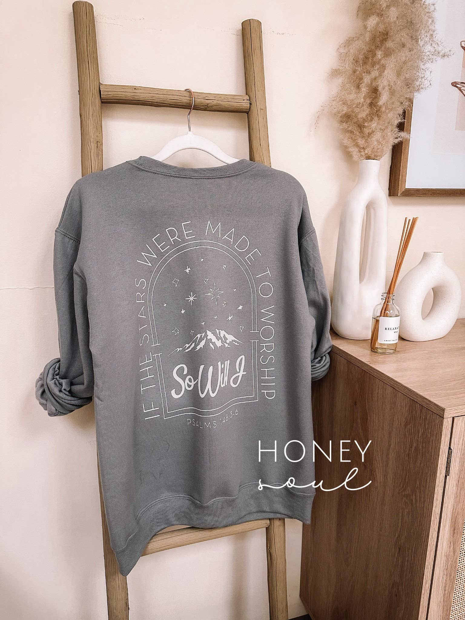 Honey Soul LLC - Wholesale Graphic Sweatshirt - Women's - If The Stars Were Made To Worship So Will I Graphic Crewneck2